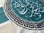 HTS flag, Hay’at Tahrir al-Sham, Tahrir al-Sham flag, Islamist flag, jihadist flag, Arabic calligraphy flag, Islamic group flag, historical flag, replica flag, reproduction flag, Islamist memorabilia, jihadist memorabilia, Islamic crest flag, Syria flag, militant group flag, green and white flag, collector’s flag, polyester flag, historical reproduction, flag display, educational flag, bandera islámica, علم الجماعات الإسلامية, флаг HTS, флаг Тахрир аш-Шам, сирийский флаг, репродукция флага, коллекционный флаг.